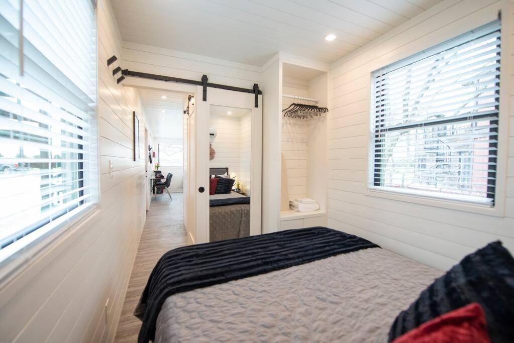 The Merlot House-Container Home 12 Min To Magnolia Bellmead Exterior photo