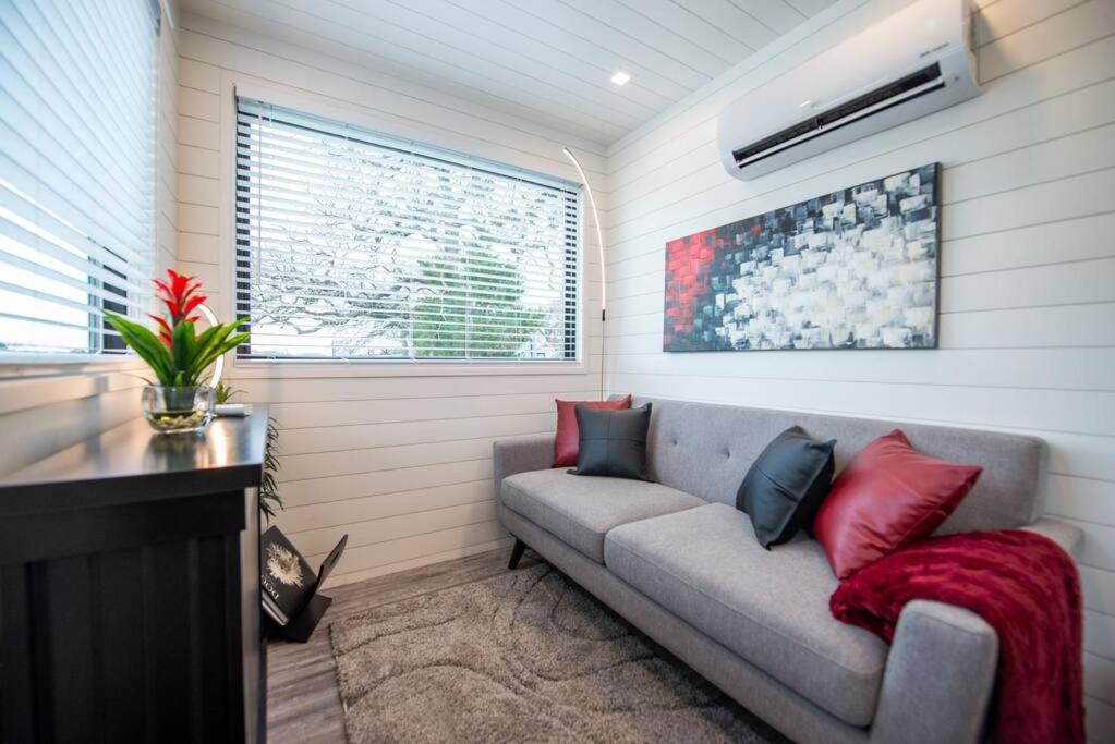 The Merlot House-Container Home 12 Min To Magnolia Bellmead Exterior photo