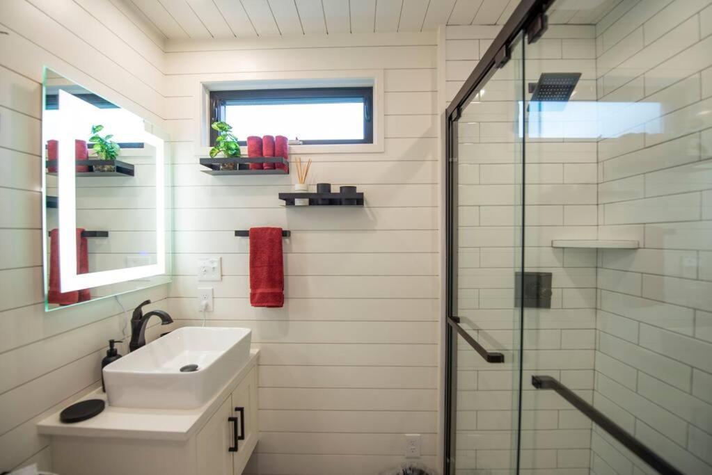 The Merlot House-Container Home 12 Min To Magnolia Bellmead Exterior photo